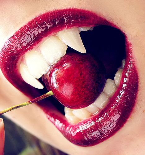 bitecherrylipsredgirlssurreal-4a78b8cd6d641f86a13419d9ce5bf431_h.jpg